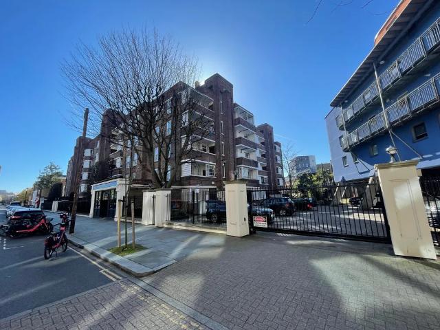Apartment for rent in North Kensington, Greater London