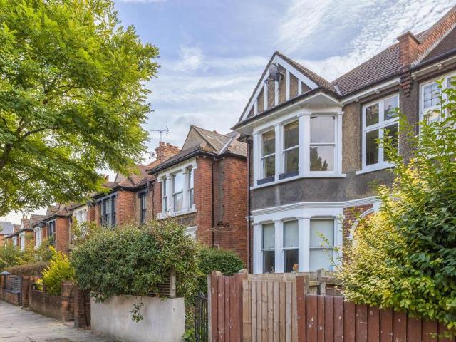 House for rent in North Kensington, Greater London
