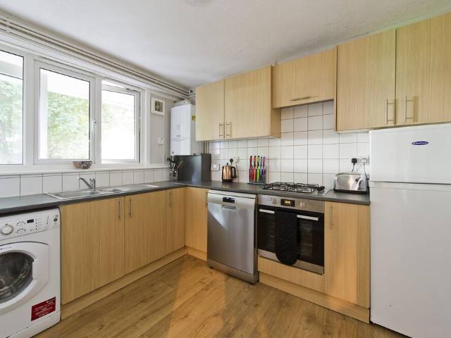Apartment for rent in Silchester Estate West, Greater London