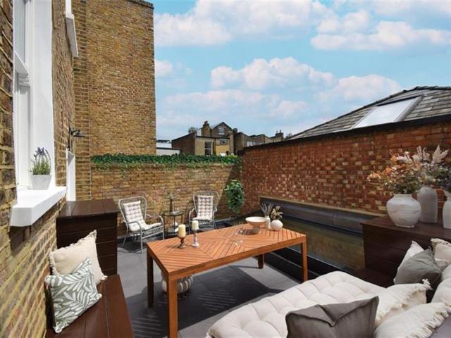 Apartment for rent in North Kensington, Greater London