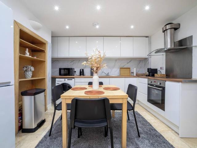 House for rent in Royal Borough of Kensington and Chelsea, Greater London