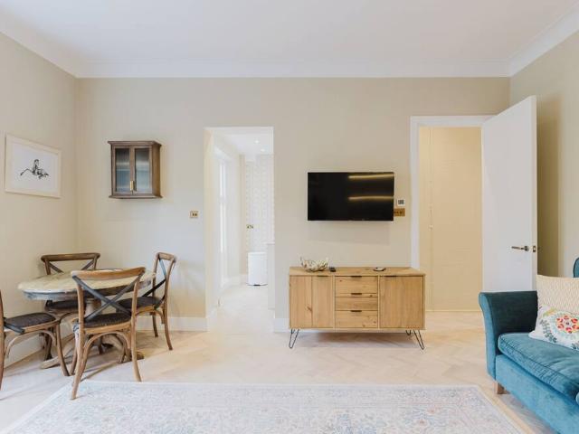 House for rent in Royal Borough of Kensington and Chelsea, Greater London