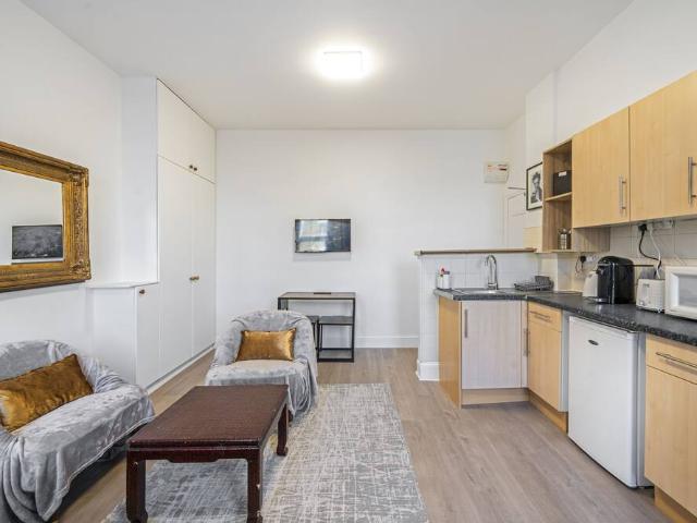 Apartment for rent in London Borough of Hammersmith and Fulham, Greater London