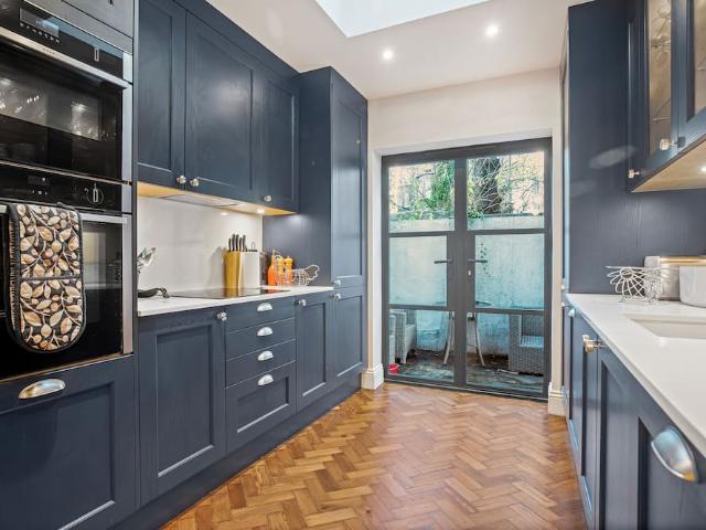 Apartment for rent in London Borough of Hammersmith and Fulham, Greater London