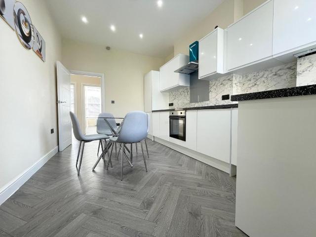 Apartment for rent in West Kensington, Greater London