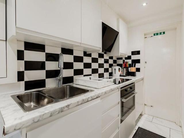 Apartment for rent in Westbourne Green, Greater London