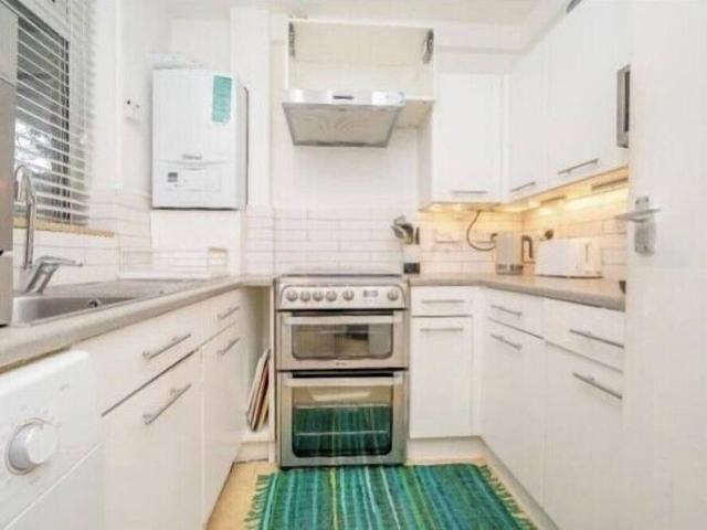 Apartment for rent in Strand-on-the-Green, Greater London