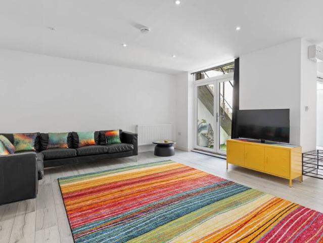 Apartment for rent in London Borough of Hammersmith and Fulham, Greater London