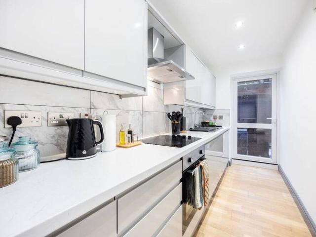 Apartment for rent in London Borough of Hammersmith and Fulham, Greater London