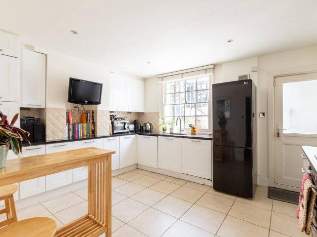 House for rent in Royal Borough of Kensington and Chelsea, Greater London