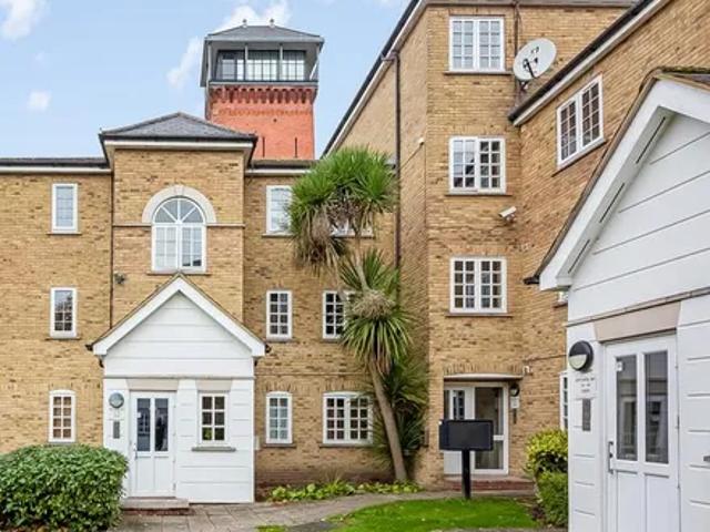 Apartment for rent in Charlton, Greater London