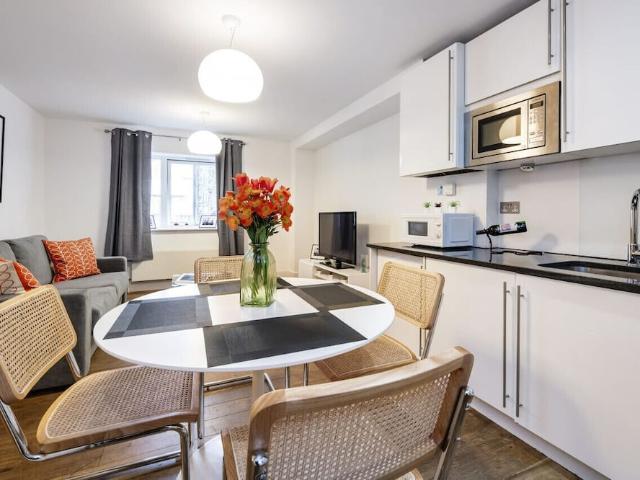 Apartment for rent in St Giles, Greater London