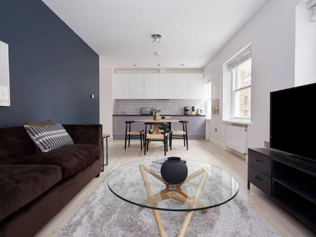 Apartment for rent in St Giles, Greater London