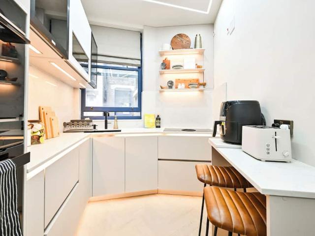 Apartment for rent in St Giles, Greater London