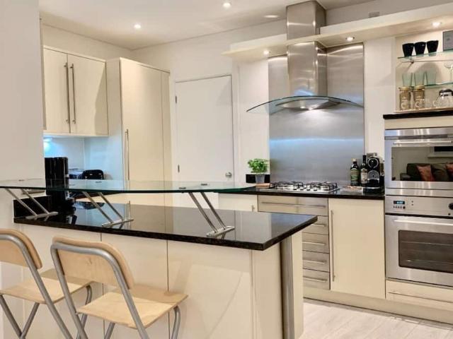 House for rent in Seven Dials, Greater London