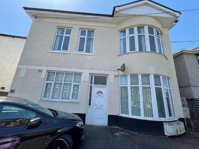 Apartment for rent in Clydach, Wales