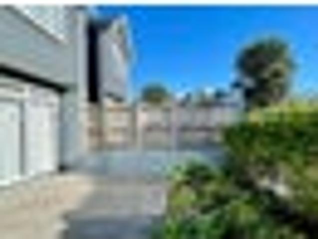 Townhouse for rent in Whangaparaoa, Oroua County