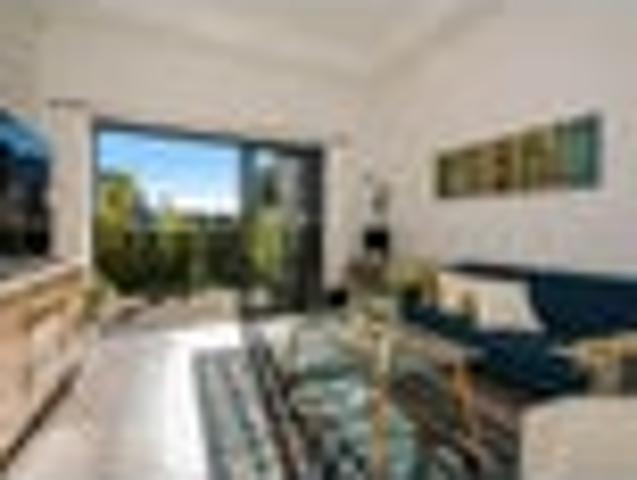 Townhouse for rent in Whangaparaoa, Oroua County