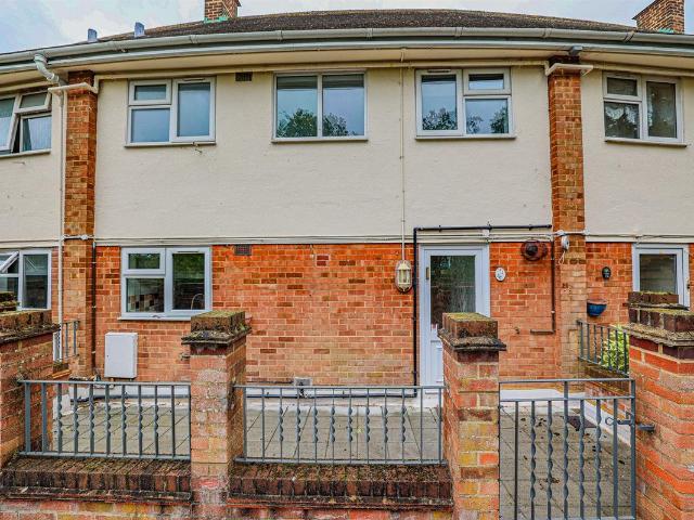 Apartment for rent in Bourne End, Pouchen End