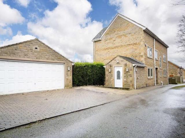 House for rent in Batley, Howden Clough