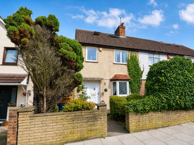 House for rent in London Borough of Ealing, Greater London