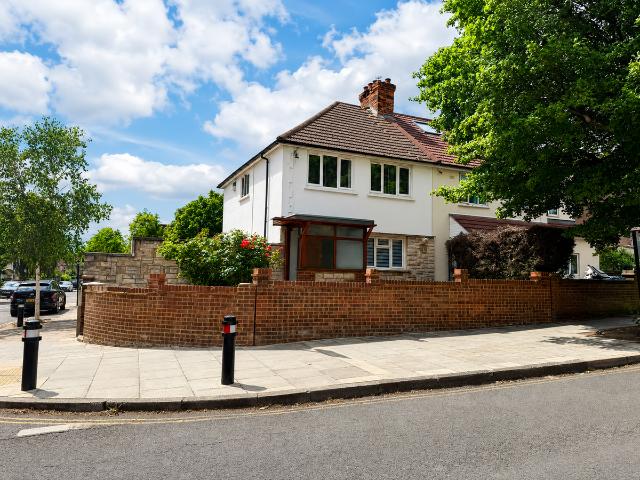 House for rent in London Borough of Ealing, Greater London