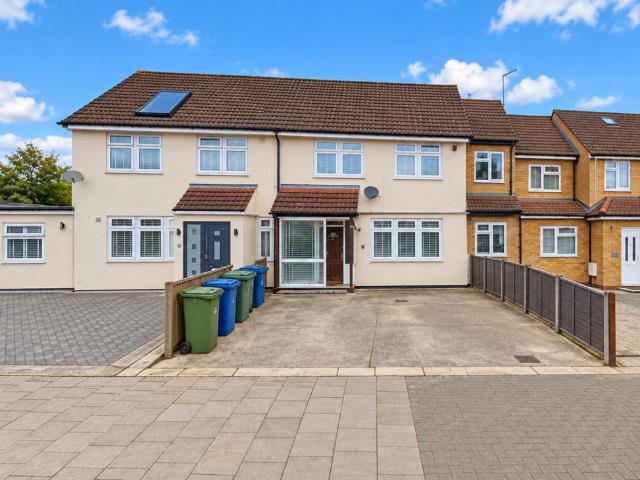 Apartment for rent in Harrow Weald, Greater London