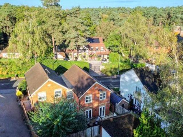 House for sale in Ascot