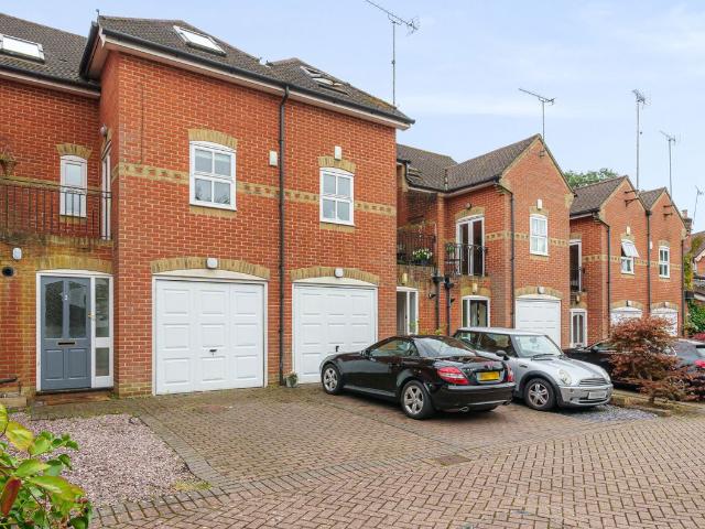 House for rent in Martin's Heron, Winkfield