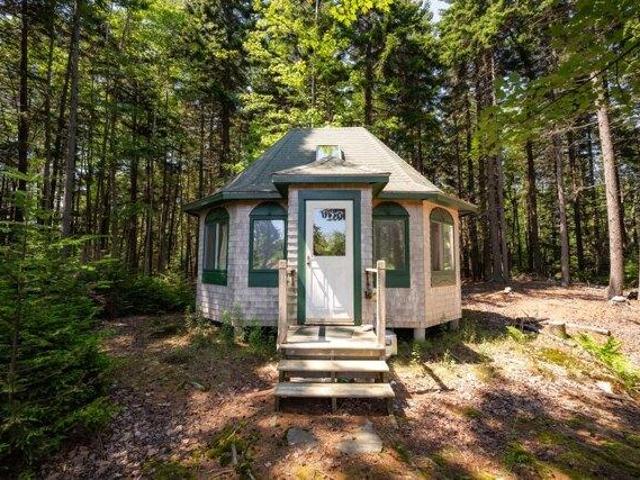 House for sale in Long Island, Maine