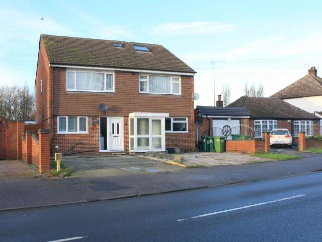 House for rent in West Bedfont, Lower Halliford