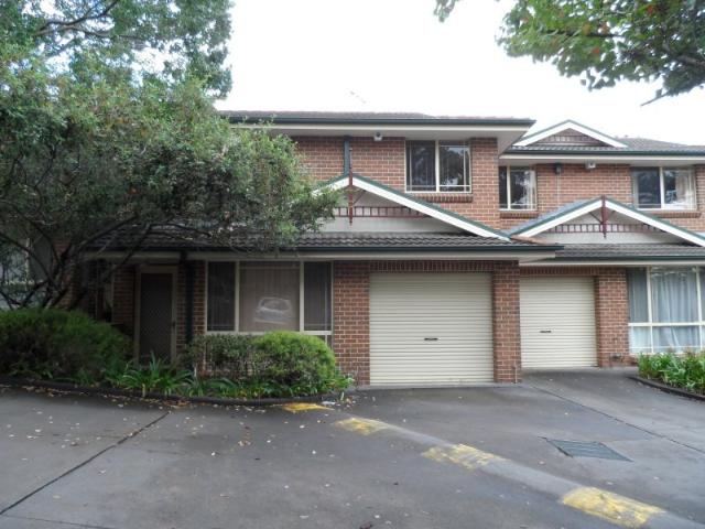 Townhouse for rent in Toongabbie, Sydney