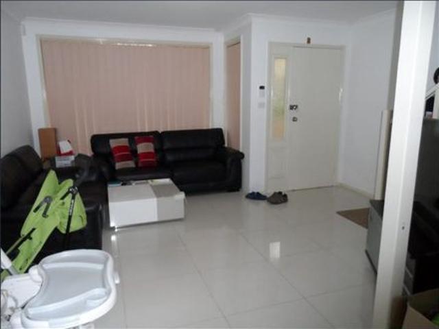 Townhouse for rent in Toongabbie, Sydney