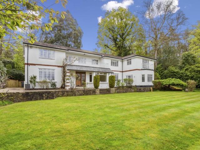 House for rent in Row Town, Surrey
