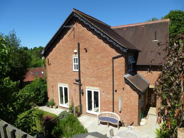 House for rent in Fole, Surrey