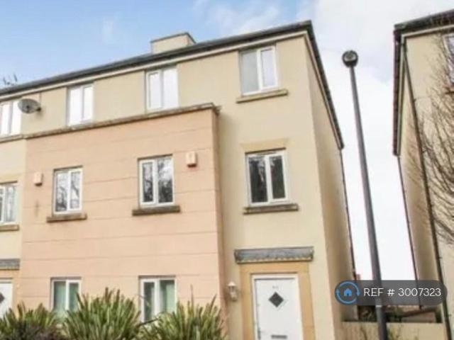 House for rent in Stoke Park, Cheswick
