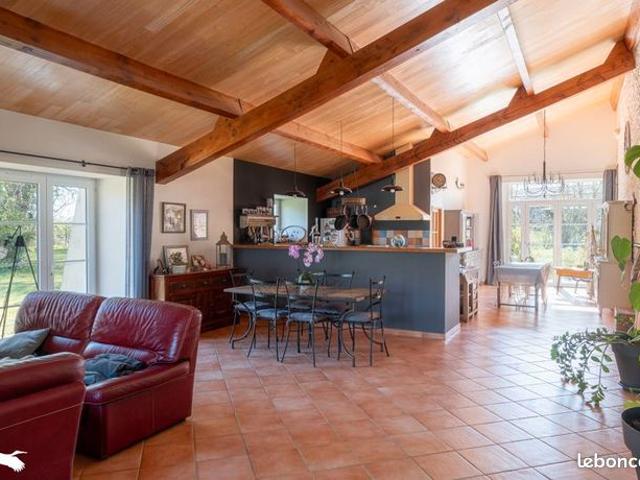 Maison vente à Saint-Jean-d'Angély, Villeneuve-la-comtesse
