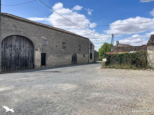 Maison vente à Saint-Jean-d'Angély, Brie-sous-matha