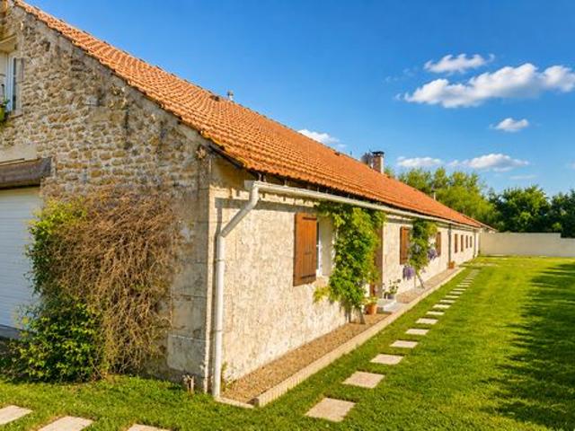 Maison vente à Saint-Jean-d'Angély, Bernay-saint-martin