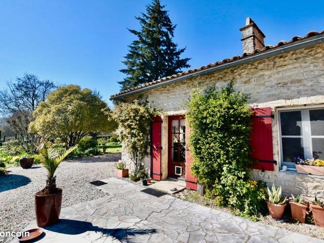 Maison vente à Confolens, Saint-coutant