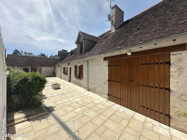 Maison vente à Blois, Cour-cheverny