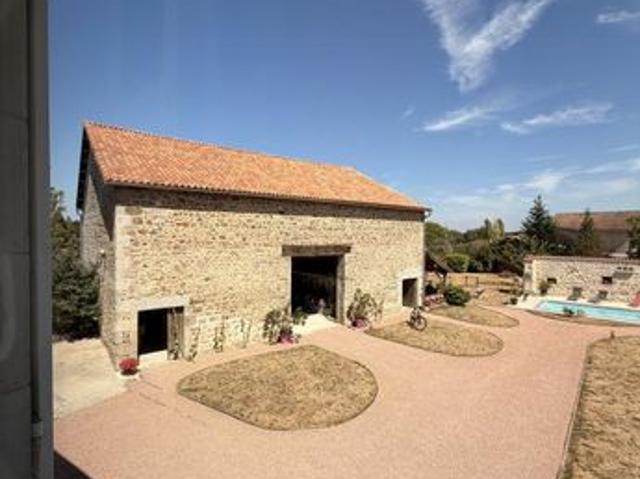 Maison vente à Nontron, Piégut-pluviers