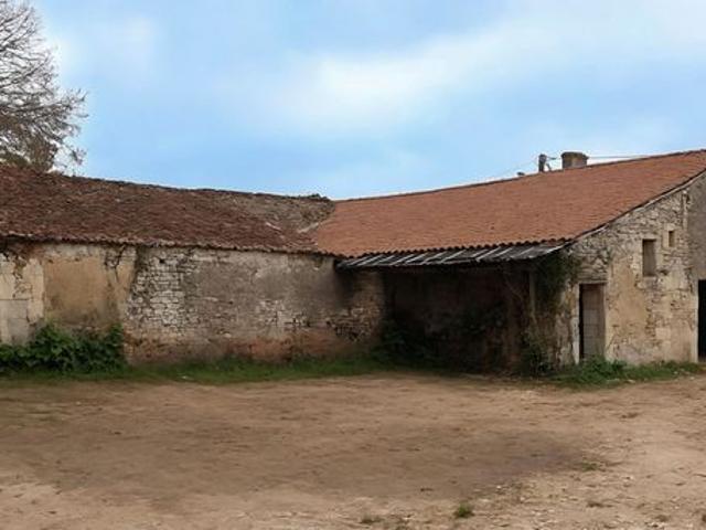 Maison vente à Saint-Jean-d'Angély, Néré