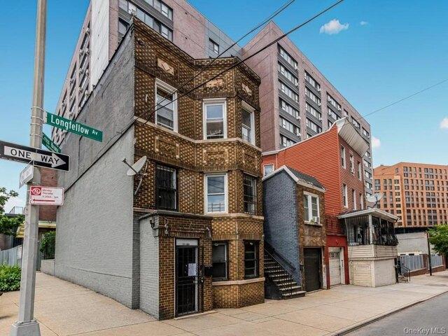 House for sale in The Bronx, Arverne