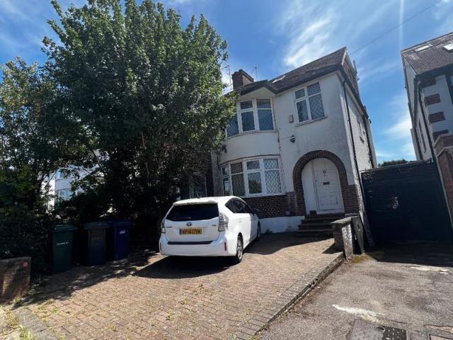 Apartment for rent in Mill Hill, Greater London