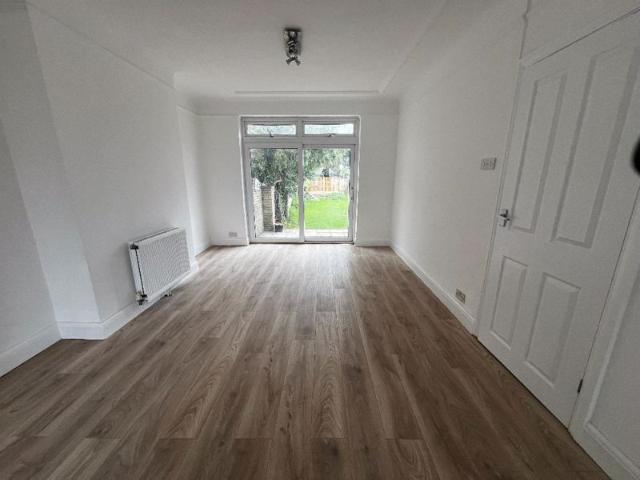 Apartment for rent in Mill Hill, Greater London