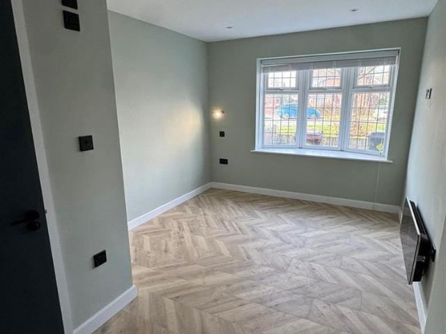 Studio for rent in Chadwell St Mary, Essex