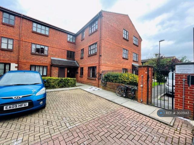 Apartment for rent in London Borough of Merton, Mitcham