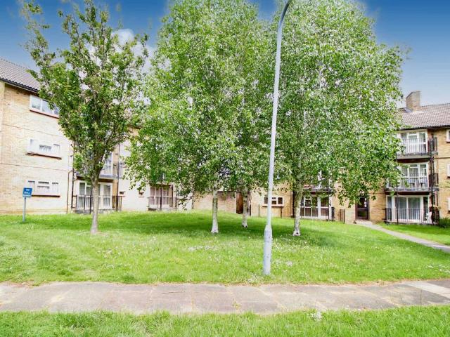 Apartment for rent in Highfield, Pouchen End