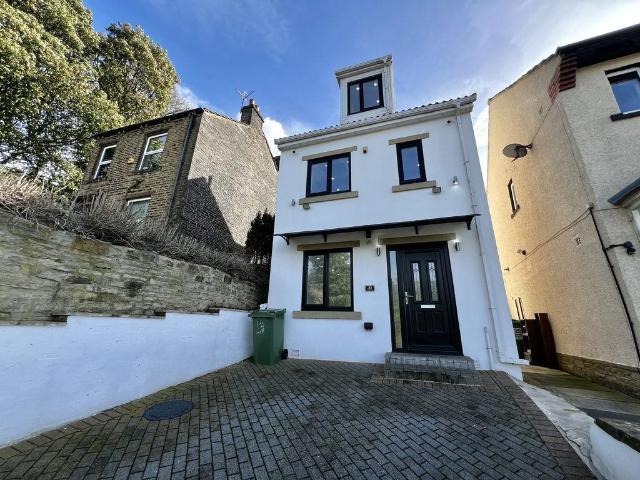House for rent in Benomley, Kirklees